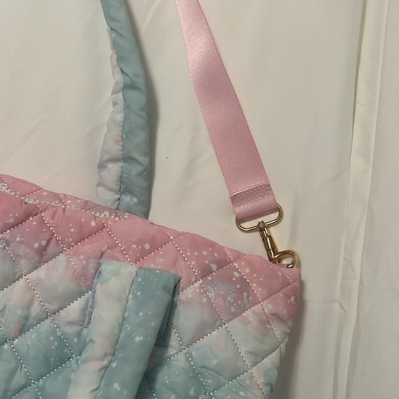 New without tags Jill and Ally Pink Tie Dye Quilted Nylon Printed Tote - Picture 3 of 7